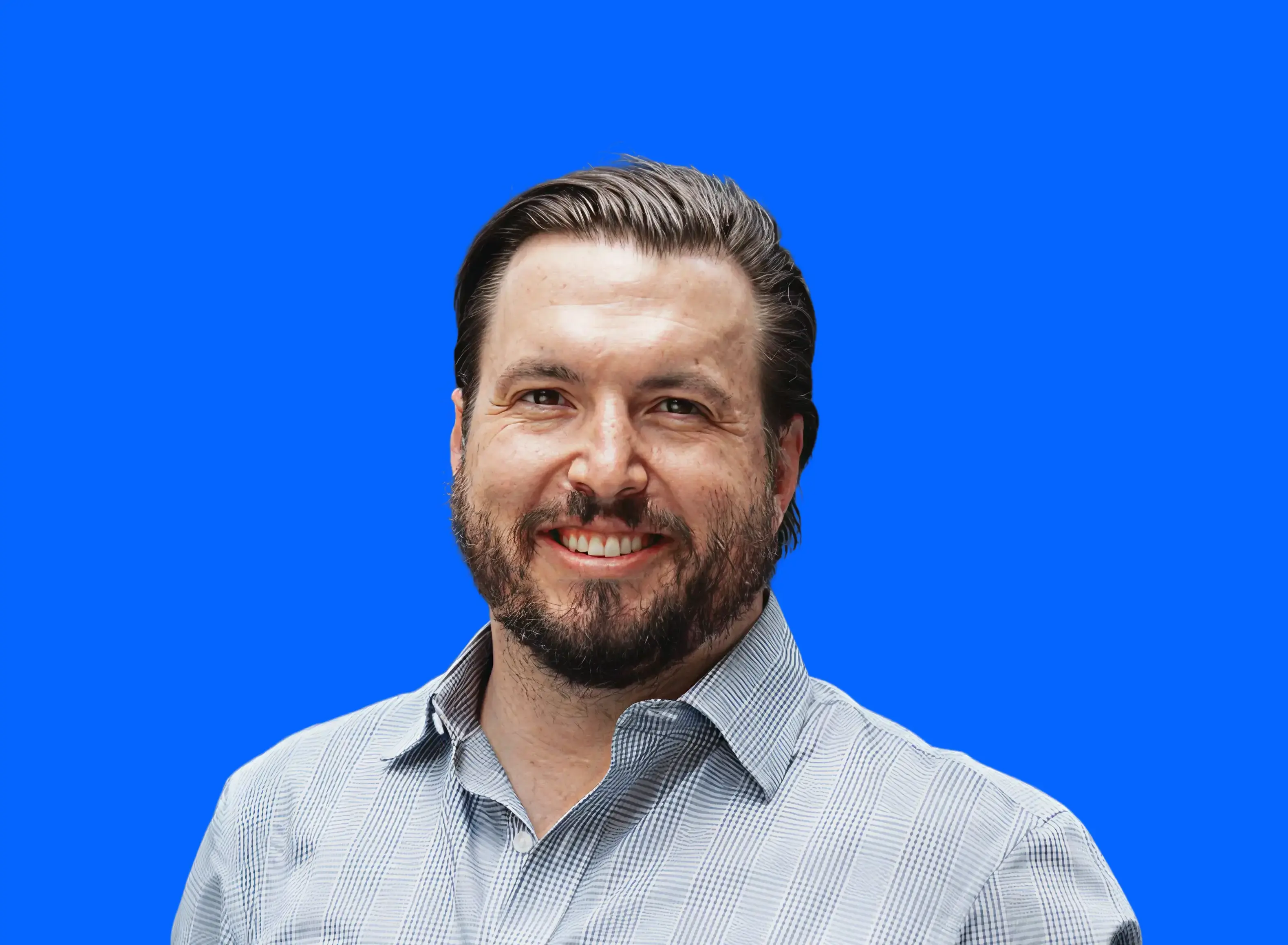 luke-mckinlay-fountain-profile-picture-blue-bg@2x